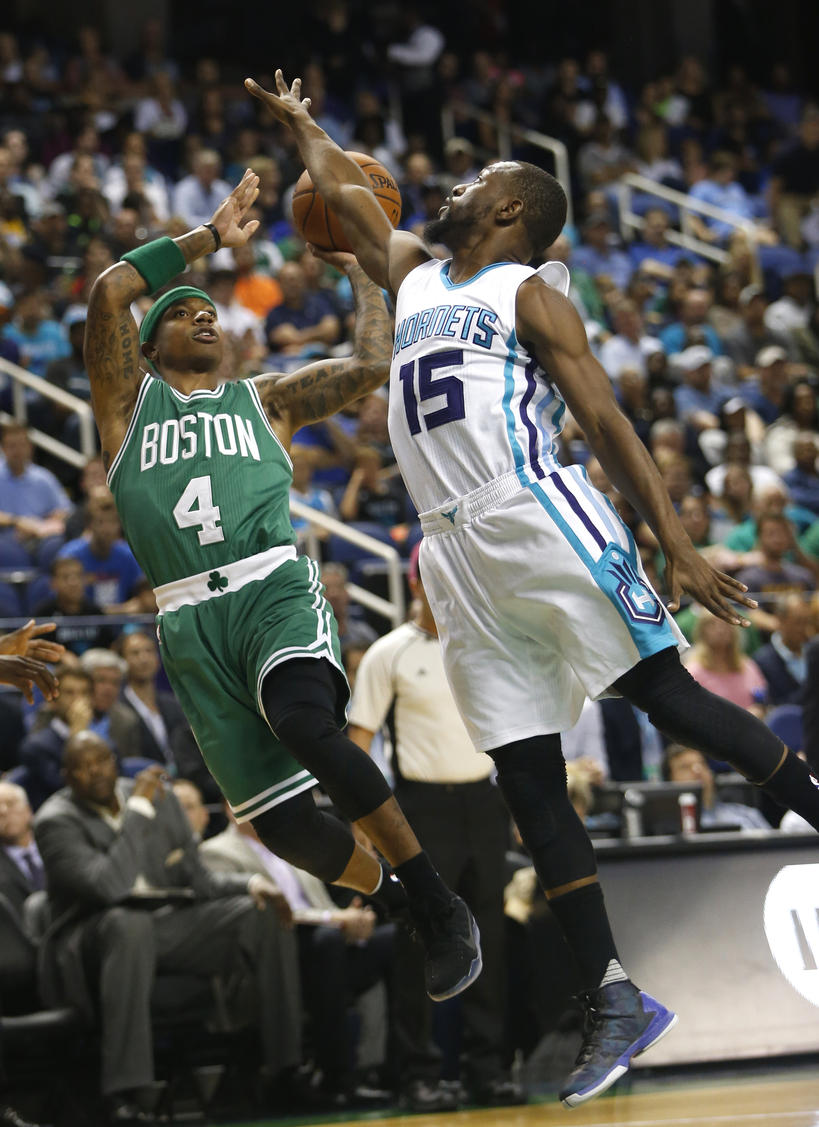 篮网客场力克黄蜂,终结两连败 篮网客场力克黄蜂,终结两连败