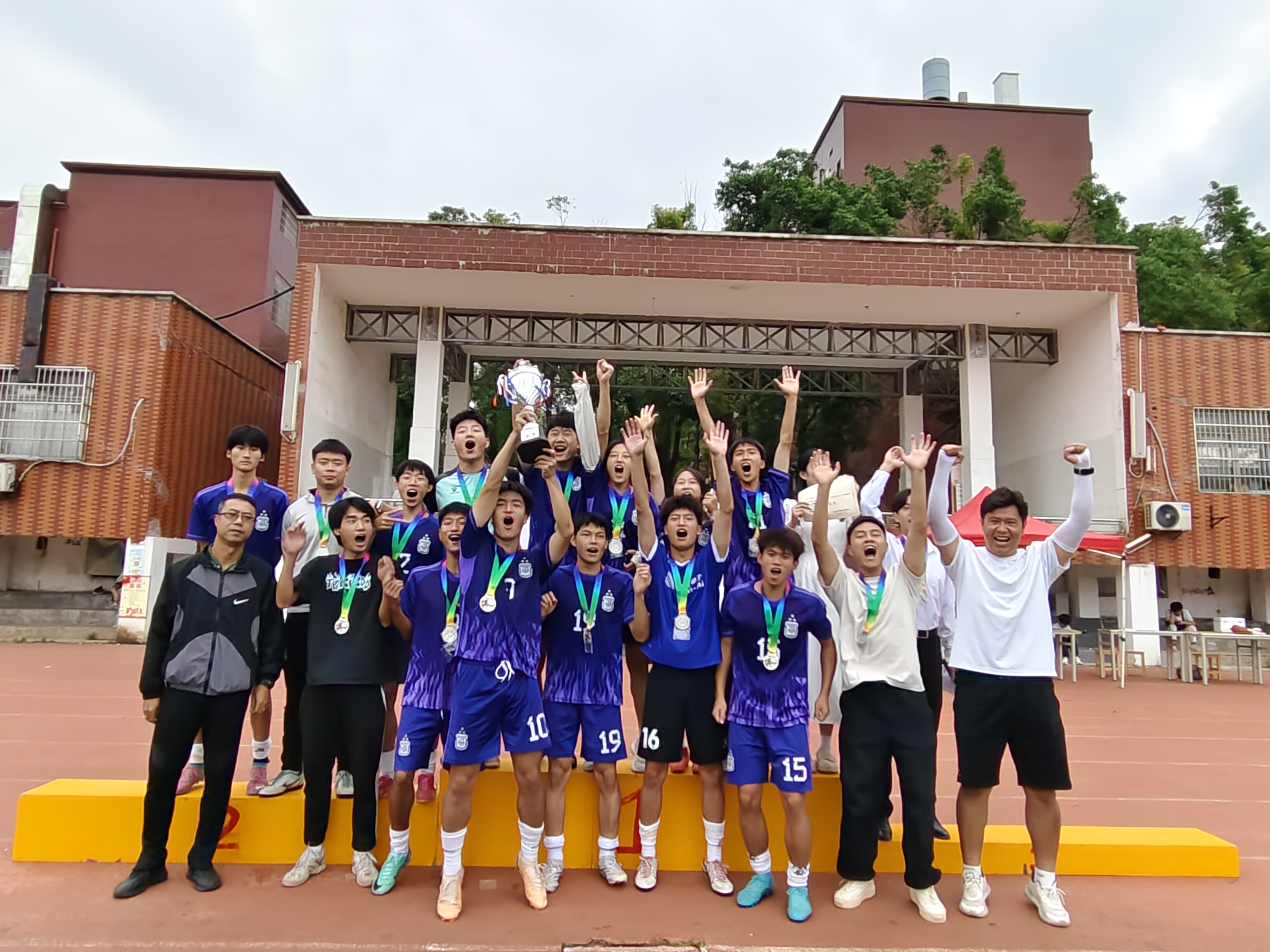 体育比赛中的角逐令人捧腹大笑 体育比赛中的角逐令人捧腹大笑